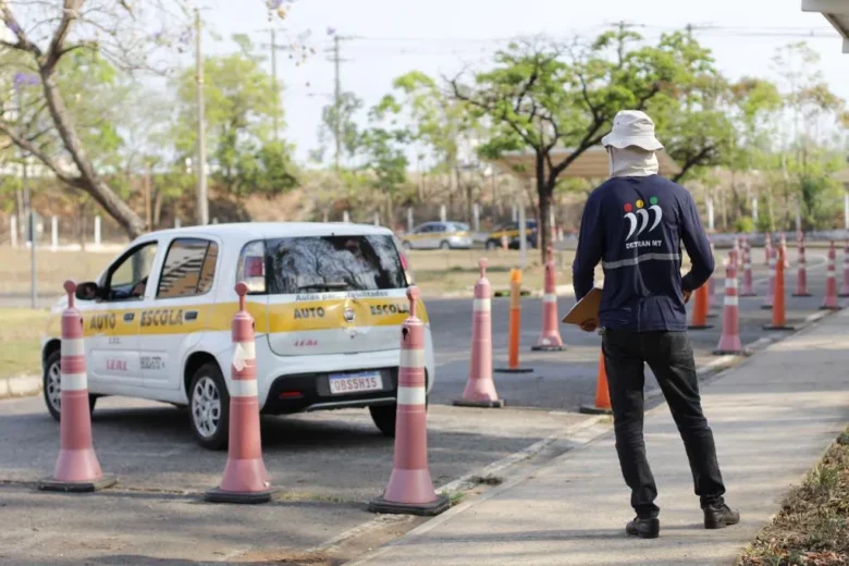 Governo pode liberar CNH sem autoescola obrigatória para reduzir custos