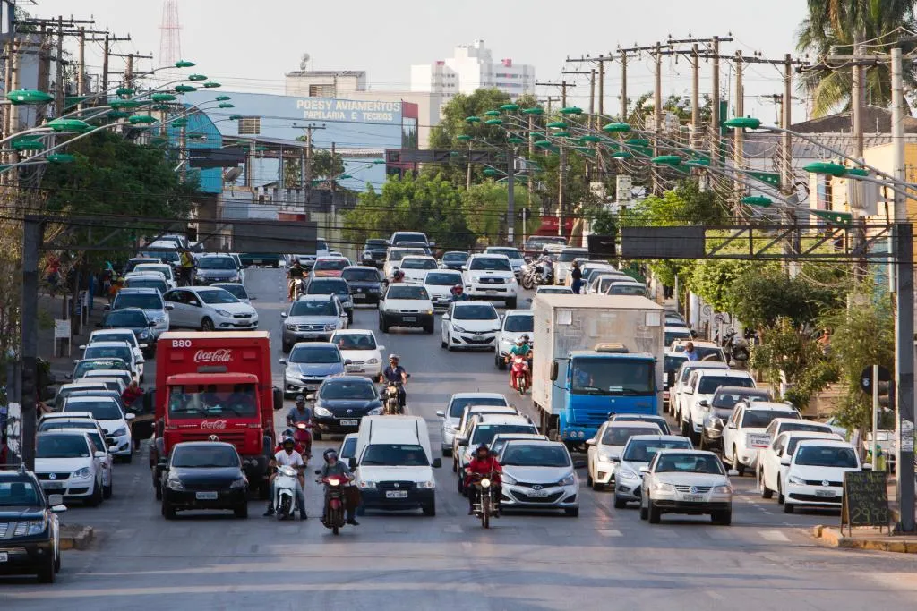 Trânsito na região central de Cuiabá