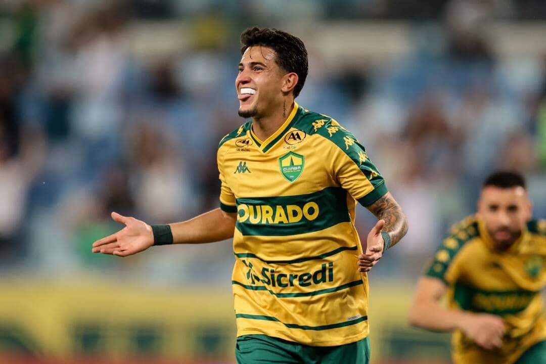 Dourado fez 3 a 1 no América-MG e chegou aos 28 pontos