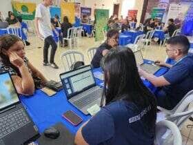 Evento promovido pelo IEL MT reúne grandes indústrias na unidade do Senai e oferece salários de até R$ 3 mil; candidatos podem ser contratados no local