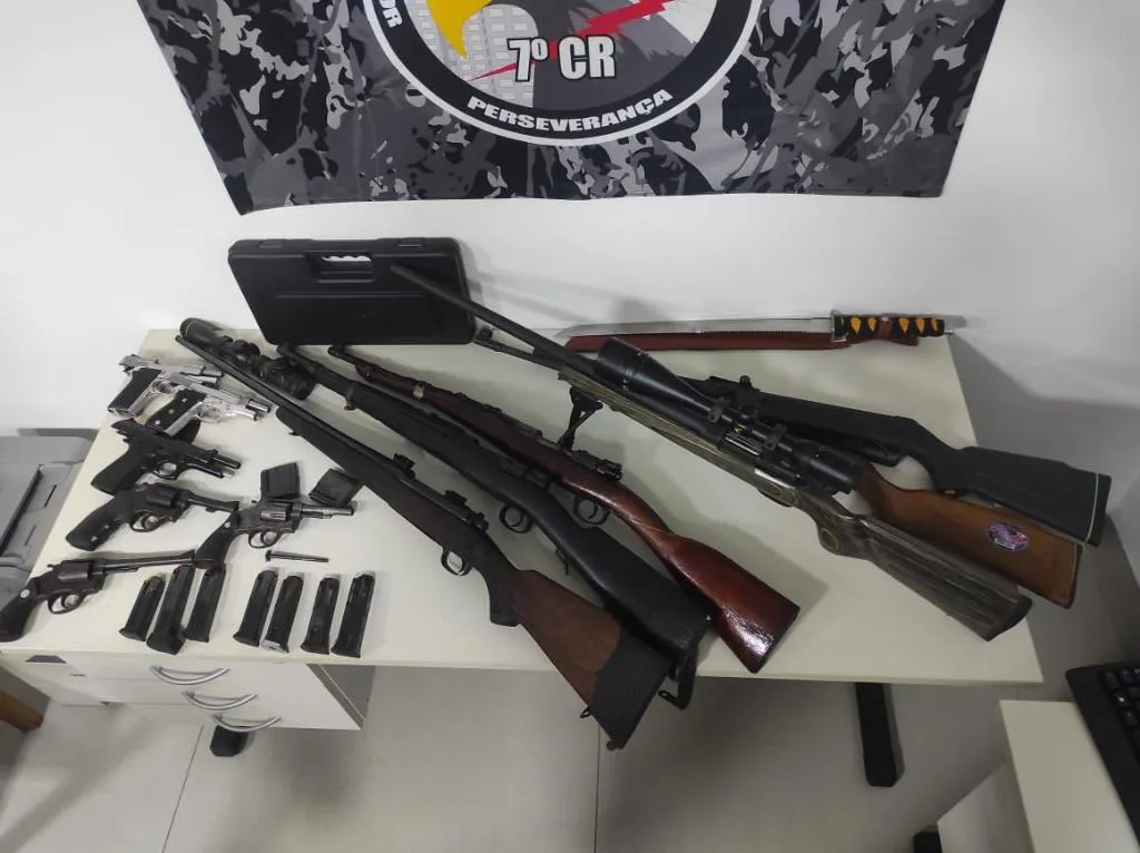 Força apreende arsenal e prende faccionados por porte ilegal