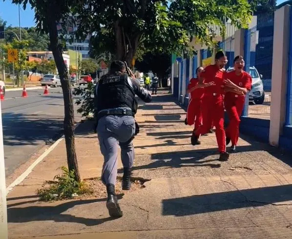 ForçaTática realiza simulação realista de ataque em escola militar de Cuiabá