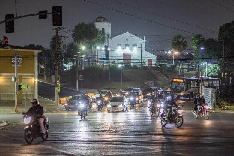 Frio e garoa aumentam riscos para motociclistas em Cuiaba