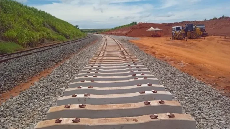 Índios cobram indenização bilionária por ferrovia