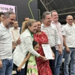 Governo entrega títulos definitivos e garante segurança para moradores