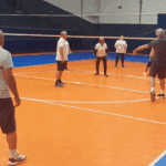 Idosos de Sorriso participam do 4o Intermunicipal de Voleibol Adaptado em Juara