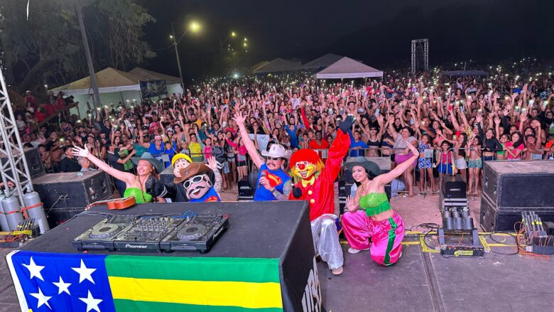 Jiraya Uai lota praia em segundo show do artista em Barra do Garcas