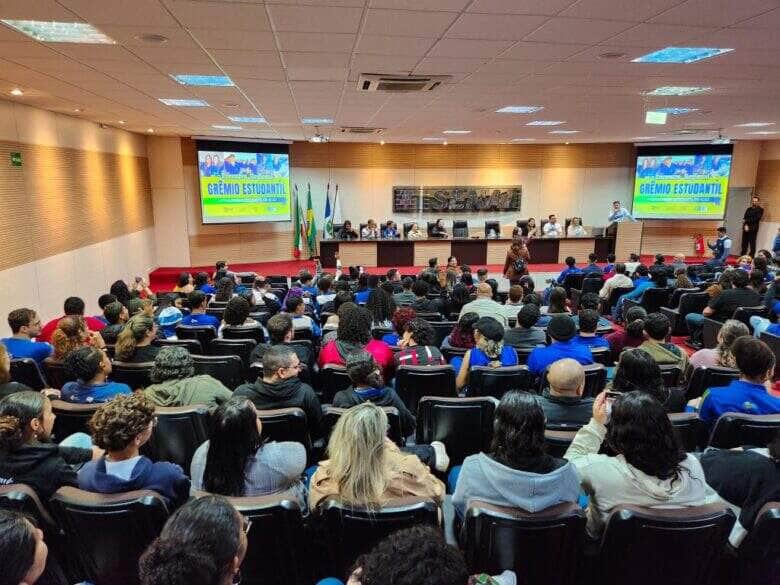 Lideres estudantis discutem participacao ativa nas escolas da rede estadual de ensino de Mato Grosso