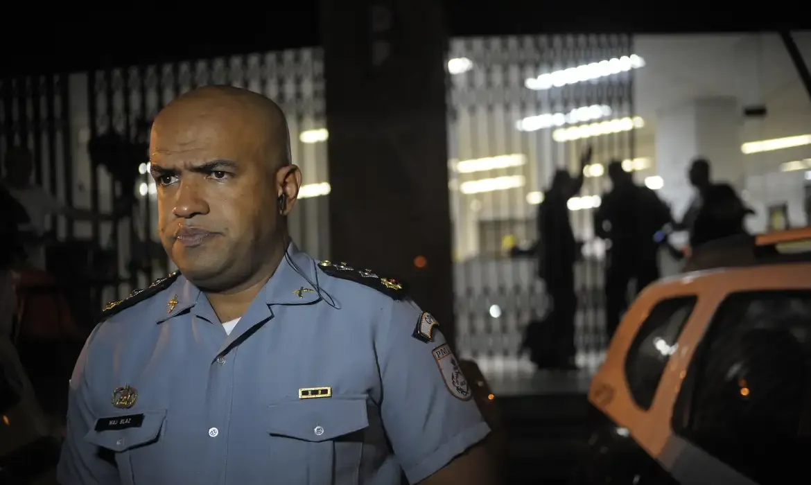 Mp denuncia tenente-coronel por invasão de domicílio no Rio