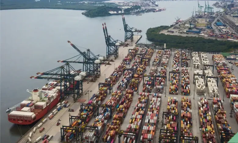 Ministério reduz projeção de comércio para 2025 com foco em importações