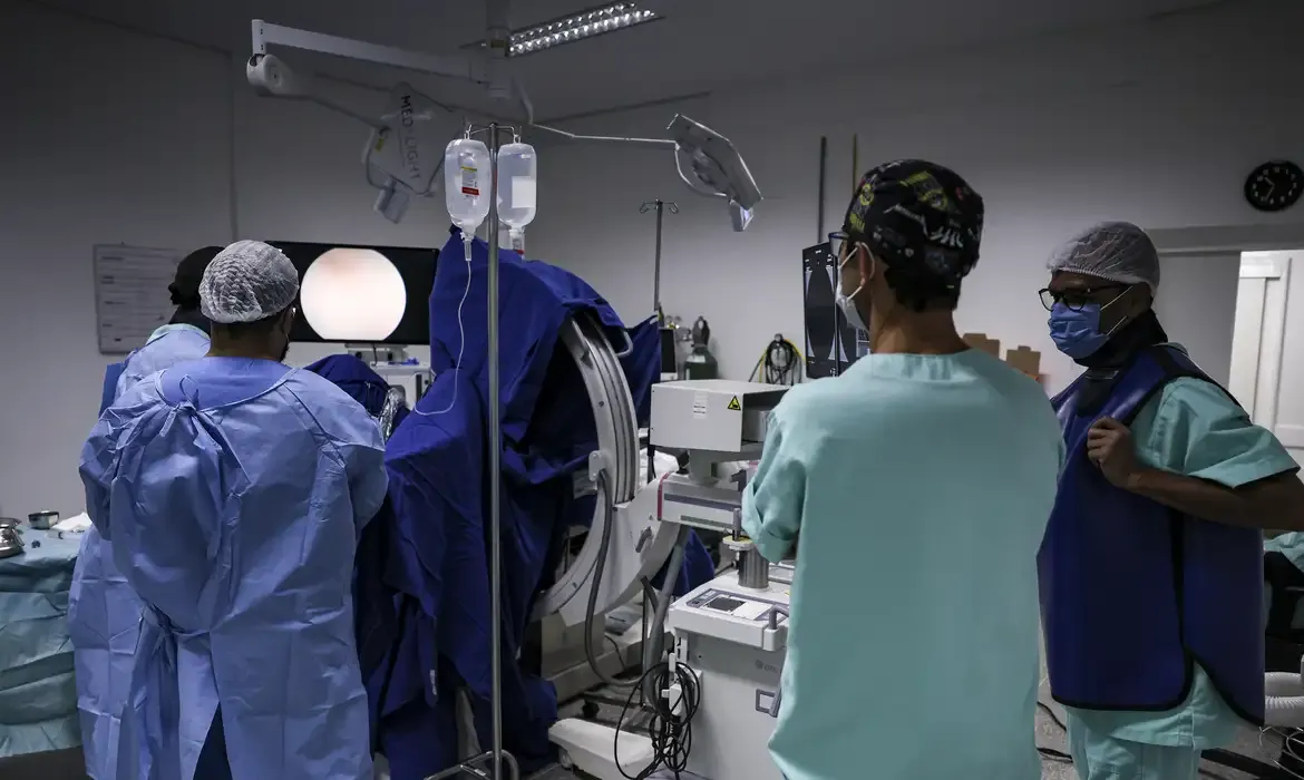 Mutirão amplia cirurgias no Brasil com mais de mil procedimentos em um dia