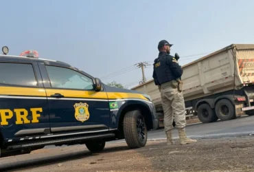 PRF intercepta carga furtada de adubo em MT e prende motorista