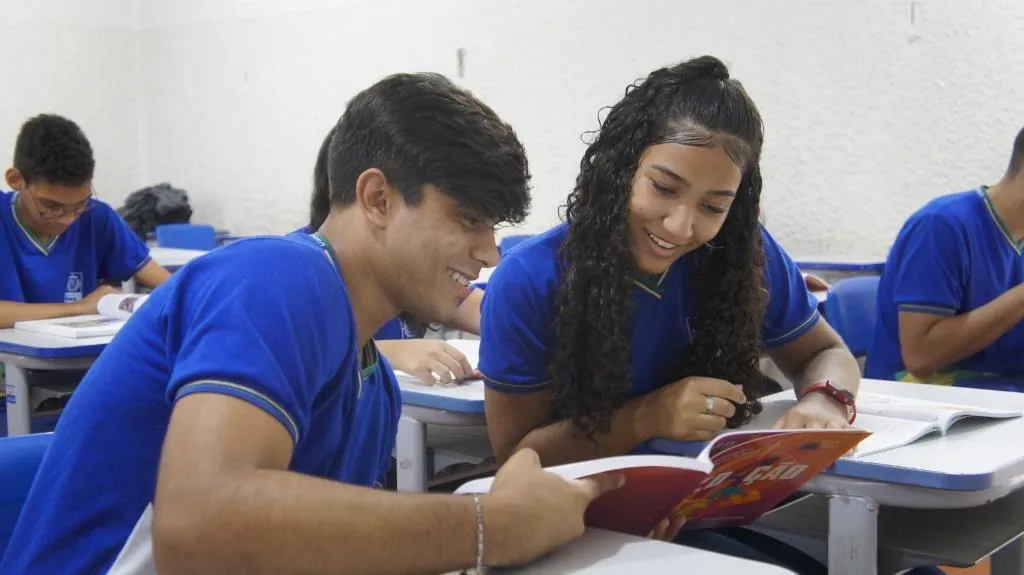 Férias escolares começam com secretarias ativas para atender pais
