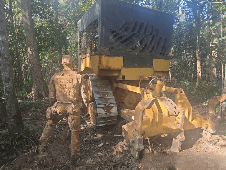 Policia Federal combate garimpo ilegal em terra indigena no Mato Grosso