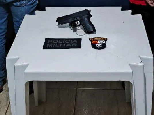 Polícia prende dupla por ameaça com simulacro em padaria