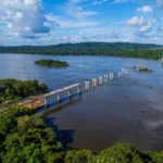 Ponte supera dimensões urbanas com obra monumental em Juruena