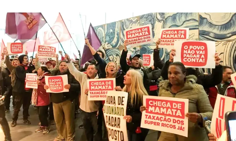 Manifestantes cobram taxação de bilionários em São Paulo