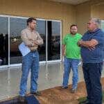 Prefeitura de Barra do Garcas entrega alvara de funcionamento para um dos maiores confinamentos do Vale do Araguaia