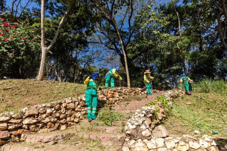 Prefeitura de Cuiaba finaliza operacao no Morro da Luz com retirada de 30 toneladas de lixo