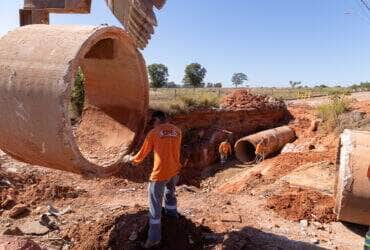 Prefeitura de Rondonopolis inicia obras para acabar com erosao em rua do Parque dos Lirios