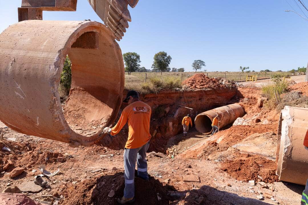 Prefeitura de Rondonopolis inicia obras para acabar com erosao em rua do Parque dos Lirios scaled