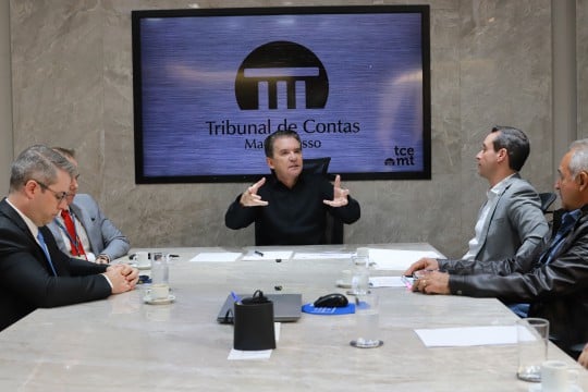 Presidente do Tribunal de Contas de Mato Grosso recebe balanco das acoes da Secretaria de Justica