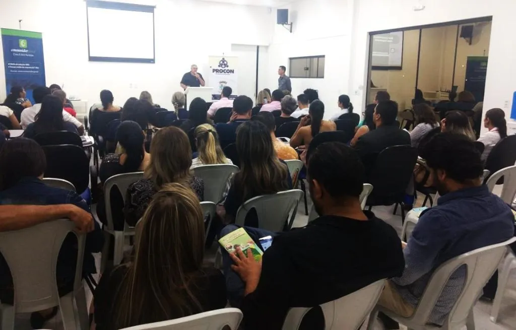 Procon promove ciclo de palestras sobre direitos do consumidor em Primavera do Leste