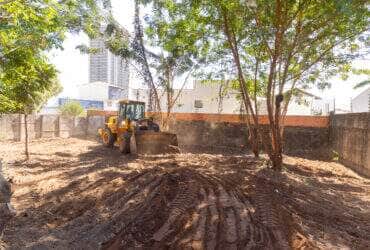Rondonopolis intensifica fiscalizacao e limpeza de terrenos sujos na estiagem
