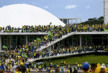 Stf condena homem por furto de bola autografada em invasão