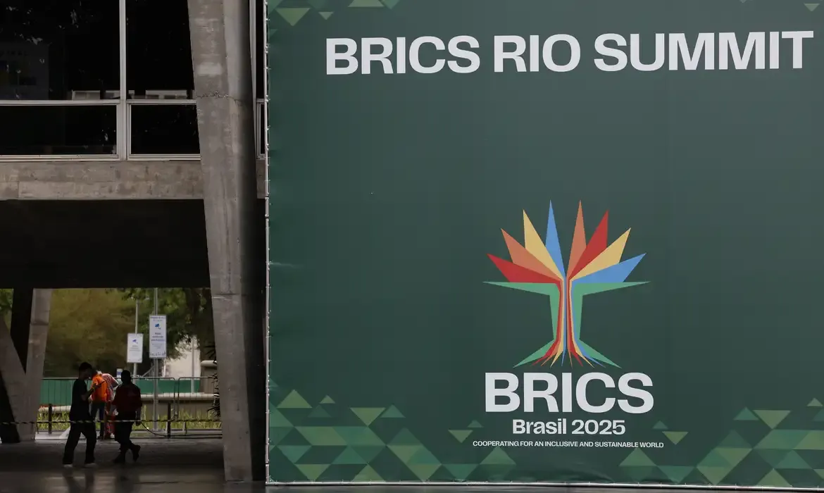 Sociedade discute prioridades para o Brics em reunião no Rio