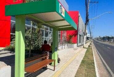 Varzea Grande instala novos abrigos de onibus para maior conforto aos passageiros