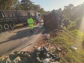 Acidente ocorreu na manhã desta terça-feira em Rosário Oeste; pista ficou totalmente interditada e vítimas foram levadas para hospitais em Cuiabá e no município