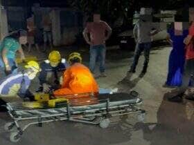 Vítima teve escoriações e foi encaminhada ao Pronto Atendimento Municipal; ocorrência foi atendida pela 13ª Companhia de Bombeiros