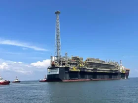 Petrobras envia plataforma para reforçar produção no pré-sal