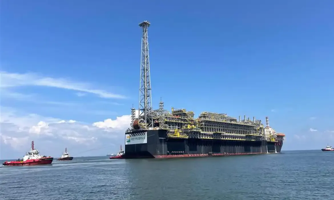 Petrobras envia plataforma para reforçar produção no pré-sal
