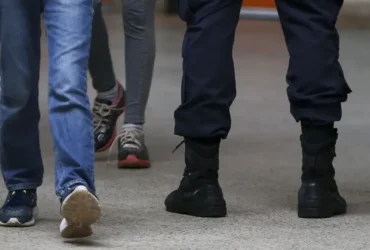Militarização de escola em Mato Grosso causa polêmica após espancamento de aluna