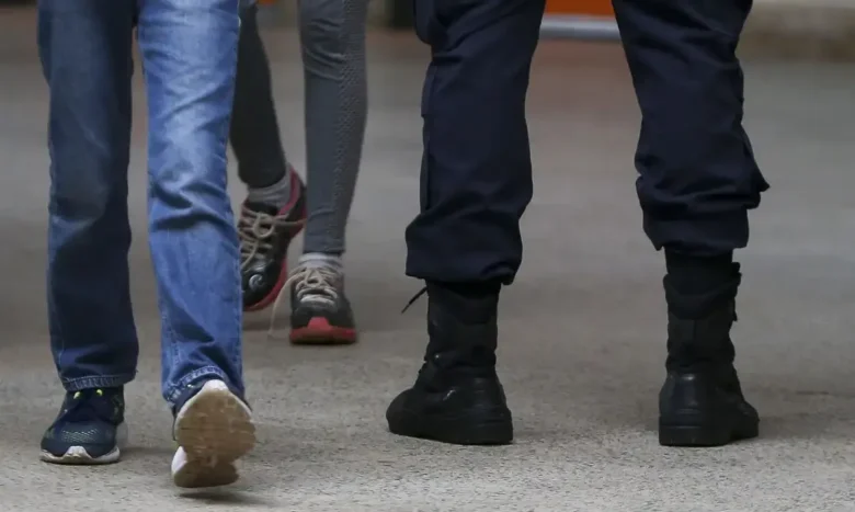 Militarização de escola em Mato Grosso causa polêmica após espancamento de aluna
