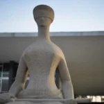 Fachada do Supremo Tribunal Federal (STF) com estátua A Justiça, de Alfredo Ceschiatti, em primeiro plano.