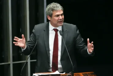 Deputados reagem a tarifas de Trump e denunciam ataque à soberania