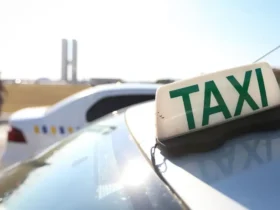 Fim da taxa de taxímetro garante economia para taxistas