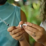 Casos de SRAG recuam na maioria dos estados, mas mortalidade entre idosos preocupa