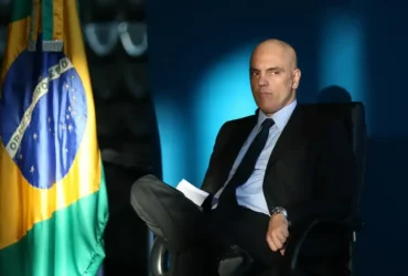 Moraes afirma que Bolsonaro fez confissão flagrante de obstrução