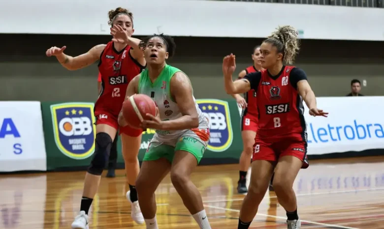 Campinas (SP), 07/06/2025 - Lance dee jogo entre Unimed e Sesi, realizado no Tênis Clube de Campinas, pela Liga de Basquete Feminino. Foto: Giuliano Abrahão/LBF