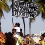 Rio de Janeiro (RJ), 28/07/2024 - 10ª Marcha das Mulheres Negras do RJ. Mulheres negras marcham contra o racismo e pelo bem viver, na praia de Copacabana, zona sul da cidade. Foto: Tânia Rêgo/Agênci