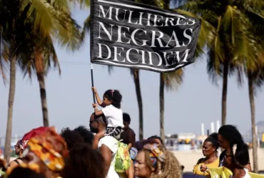 Rio de Janeiro (RJ), 28/07/2024 - 10ª Marcha das Mulheres Negras do RJ. Mulheres negras marcham contra o racismo e pelo bem viver, na praia de Copacabana, zona sul da cidade. Foto: Tânia Rêgo/Agênci