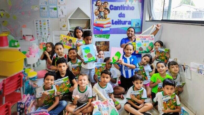 Com índice de 73,53% de crianças alfabetizadas no 2º ano, município se destaca no cenário nacional e atribui avanço à formação continuada de professores, avaliações regulares e ações pedagógicas baseadas em evidências