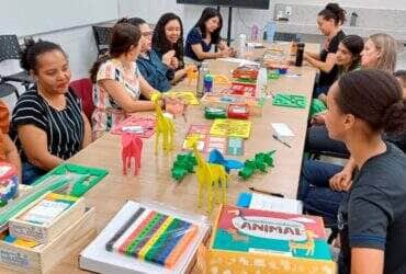 Cerca de 296 profissionais foram capacitados sobre comportamento infantil, inclusão e estratégias de apoio pedagógico nas unidades escolares da rede municipal