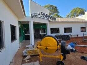 Após 15 anos sem grandes melhorias, unidade de saúde recebe readequações exigidas pela Vigilância Sanitária. Investimento é de R\$ 465 mil em recursos próprios do município.