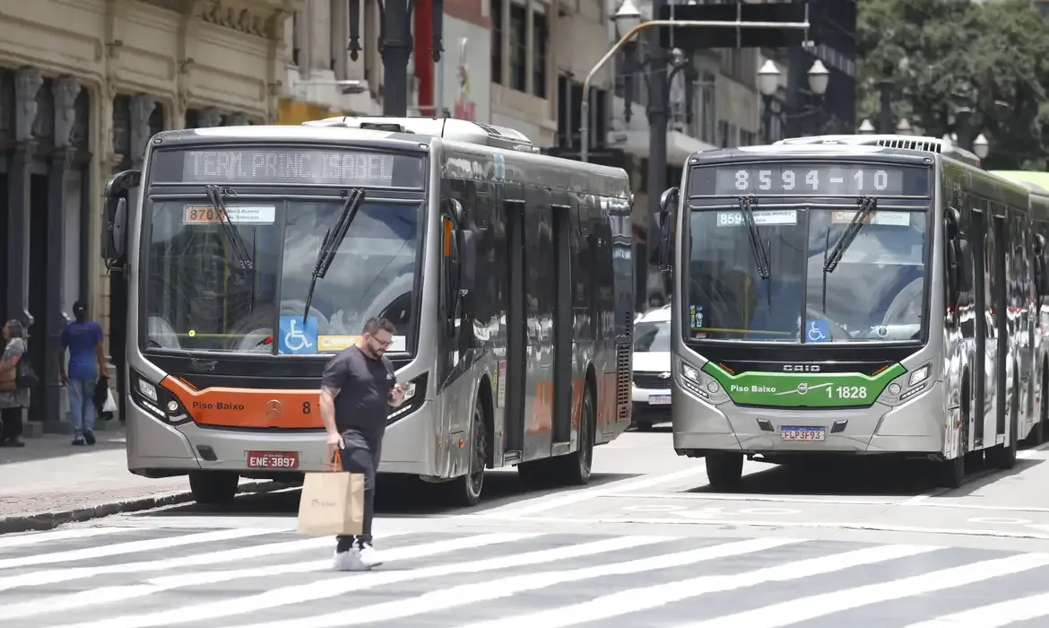 Setor de serviços cresce e alcança patamar recorde em junho
