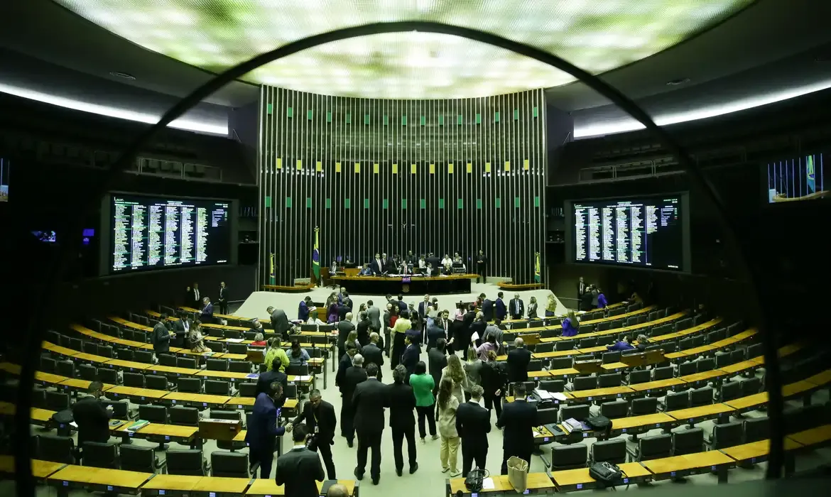 Mais de um terço dos projetos de lei em 2024 apresentam sobreposição